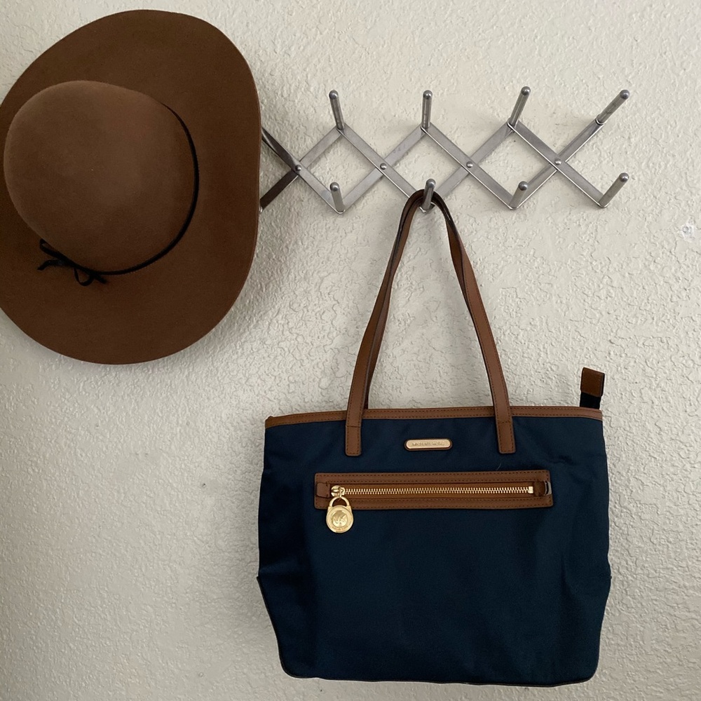 *Real Micheal Kors Hand Bag